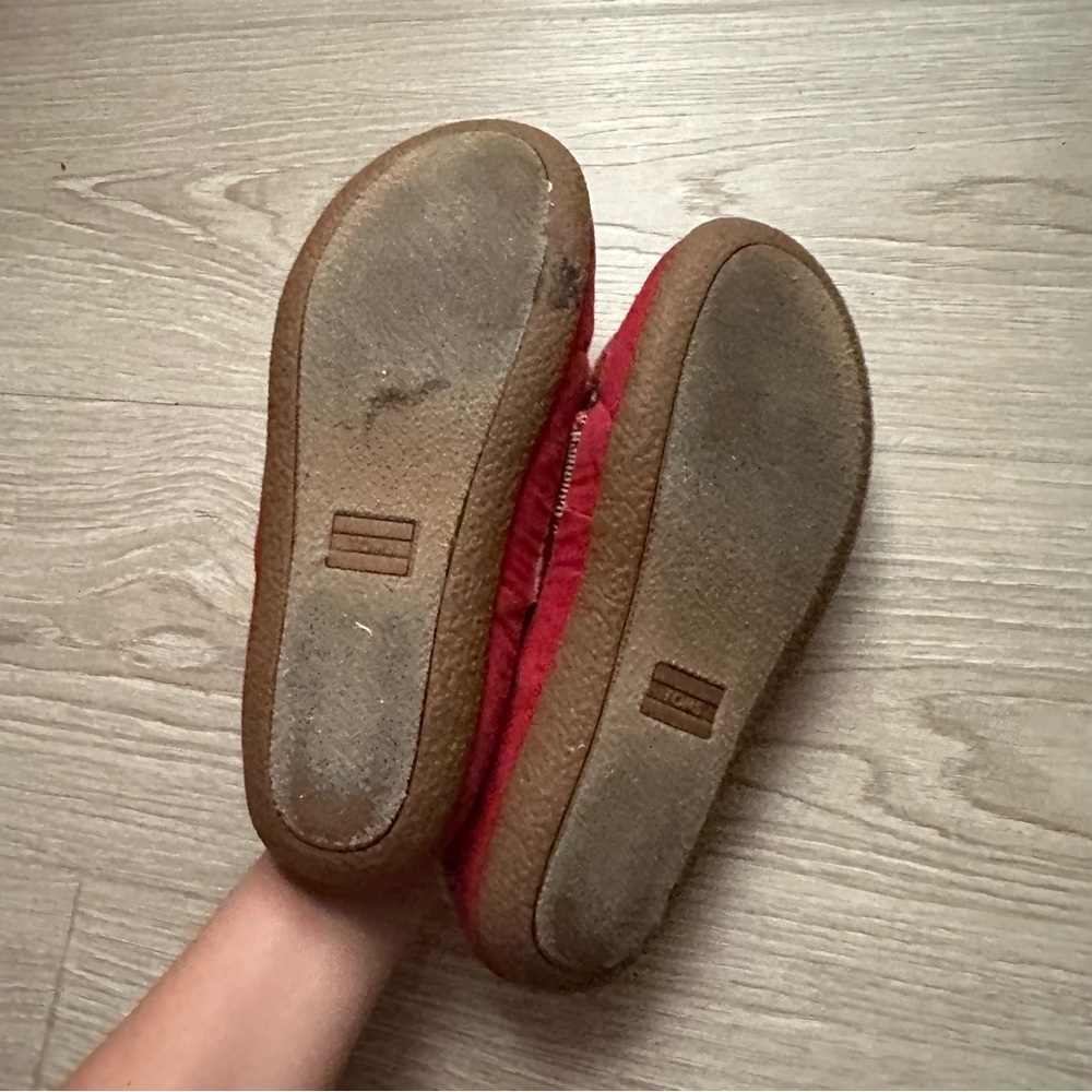 TOMS Slippers - Picture 2 of 3
